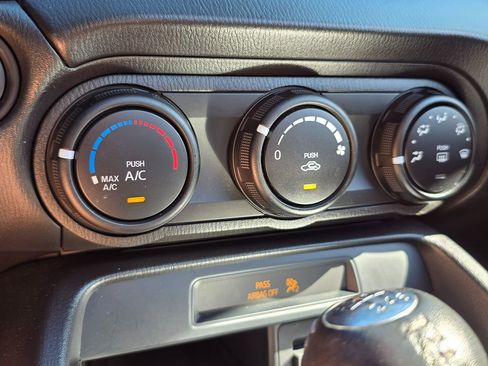 Used 2022 MAZDA MX-5 Miata Sport image 36