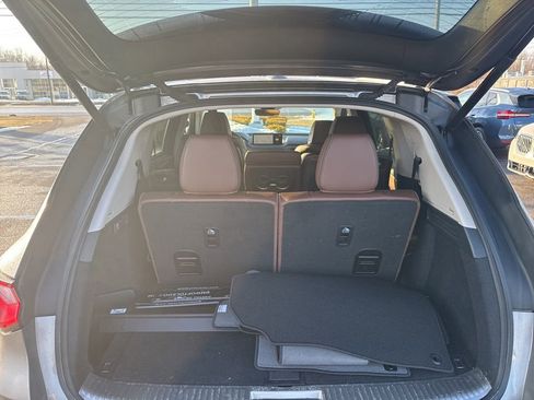 Used 2023 Acura MDX SH-AWD w/ Advance Package image 18