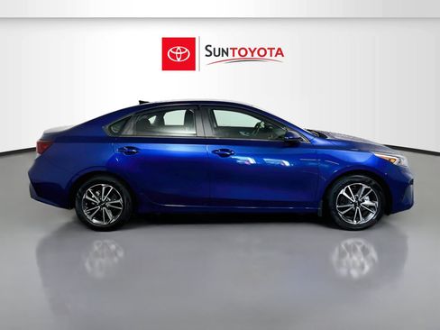 Used 2022 Kia Forte LXS FWD image 2