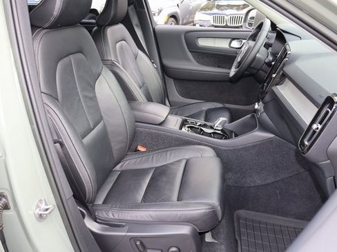 Used 2023 Volvo XC40 B5 Ultimate w/ Protection Package Premier image 18