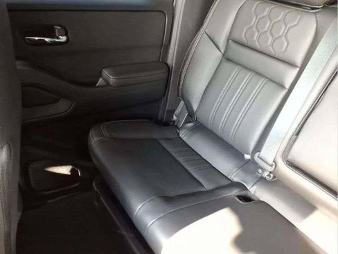 Certified 2024 Nissan Frontier SL RWD image 18