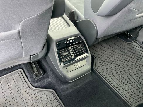 Certified 2022 Volkswagen ID.4 Pro image 9