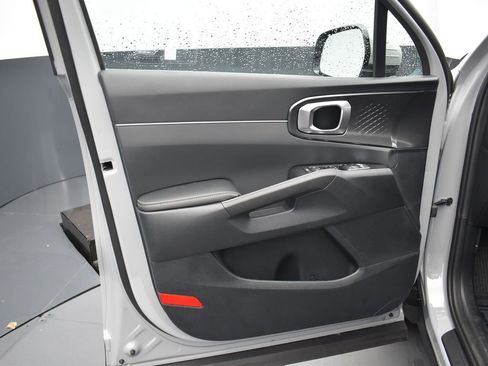 Used 2025 Kia Sorento S w/ Panoramic Sunroof Package image 18