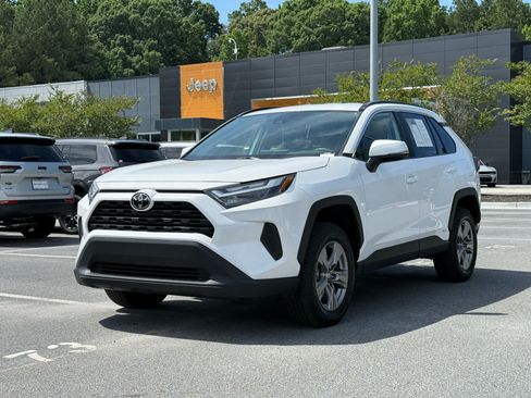 Used 2025 Toyota RAV4 XLE AWD/4WD image 1