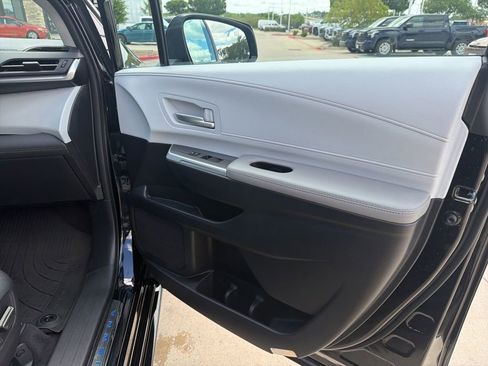 Used 2026 Toyota Sienna XLE FWD image 13
