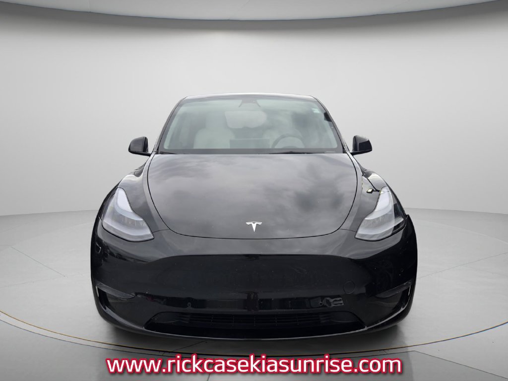 Used 2022 Tesla Model Y Long Range AWD/4WD image 3