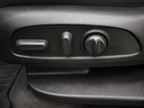Used 2023 Chevrolet Traverse LT FWD image 15