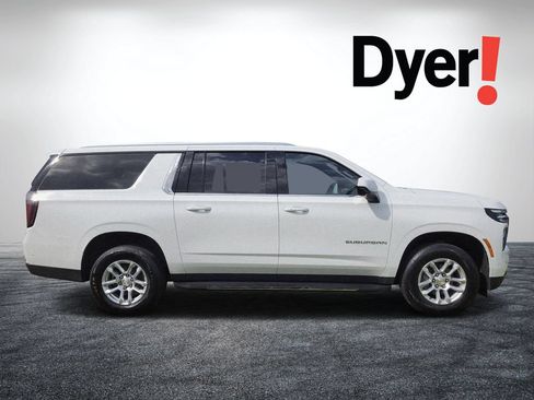 Certified 2025 Chevrolet Suburban LT AWD/4WD image 2