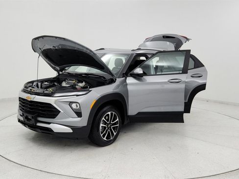Used 2025 Chevrolet TrailBlazer LT AWD/4WD image 9