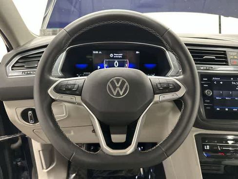 Certified 2022 Volkswagen Tiguan SE w/ Panoramic Sunroof Package image 8