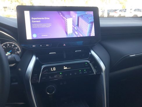 Certified 2024 Toyota Venza XLE image 26