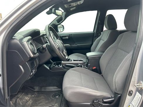 Used 2019 Toyota Tacoma TRD Off-Road w/ Technology Package AWD/4WD image 10