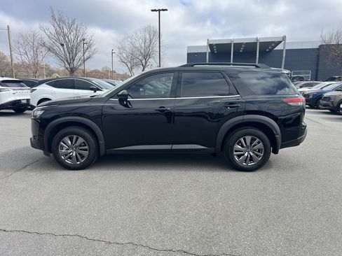 Certified 2025 Nissan Pathfinder SV image 8