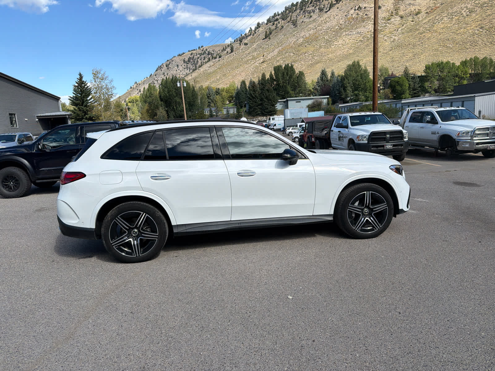 Used 2024 Mercedes-Benz GLC 300 4MATIC w/ AMG Line image 8
