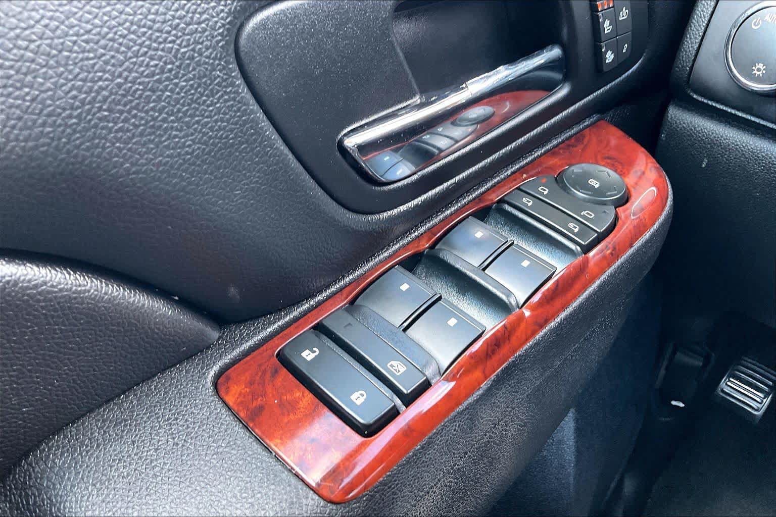 Used 2013 Chevrolet Tahoe LTZ AWD/4WD image 31