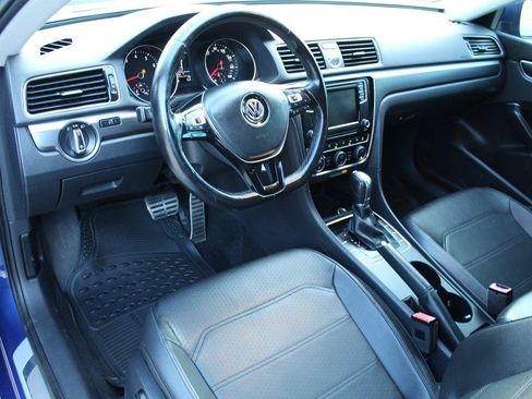 Used 2017 Volkswagen Passat 1.8T R-Line FWD image 11