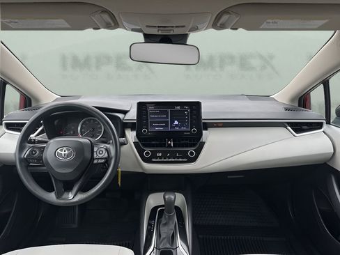 Used 2022 Toyota Corolla LE image 11