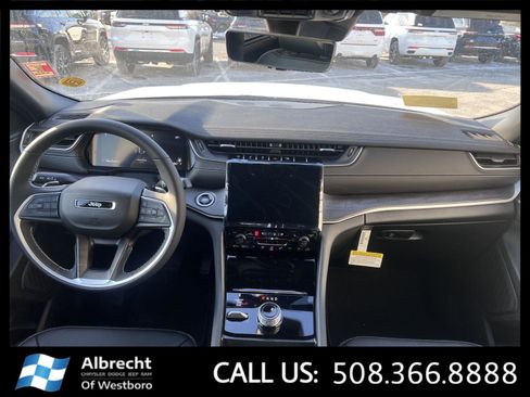New 2025 Jeep Grand Cherokee Limited w/ Luxury Tech Group II AWD/4WD image 18