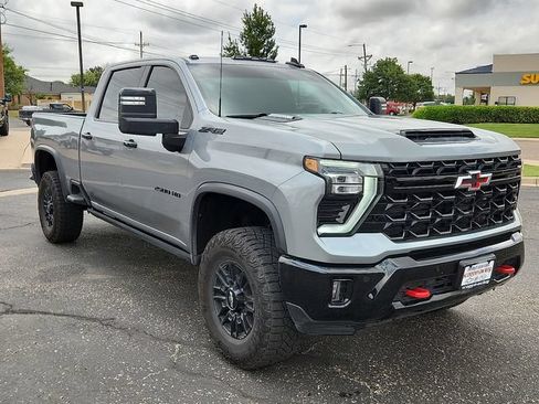 Used 2025 Chevrolet Silverado 2500 ZR2 w/ Technology Package AWD/4WD image 6