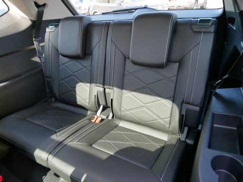 New 2026 Volkswagen Atlas SE image 8