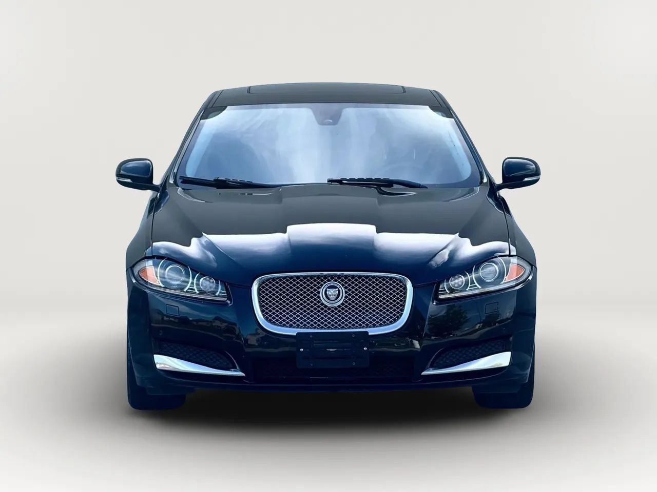 Used 2012 Jaguar XF RWD image 3