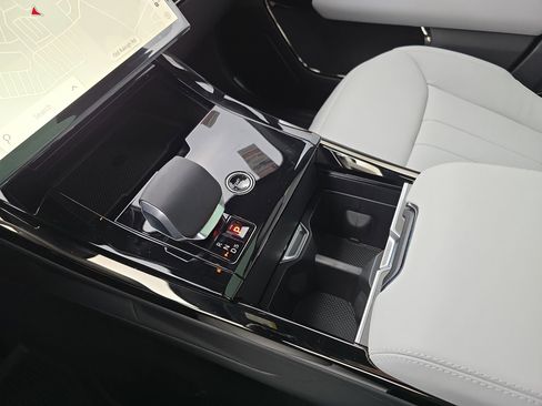 New 2026 Land Rover Range Rover Sport SE image 25