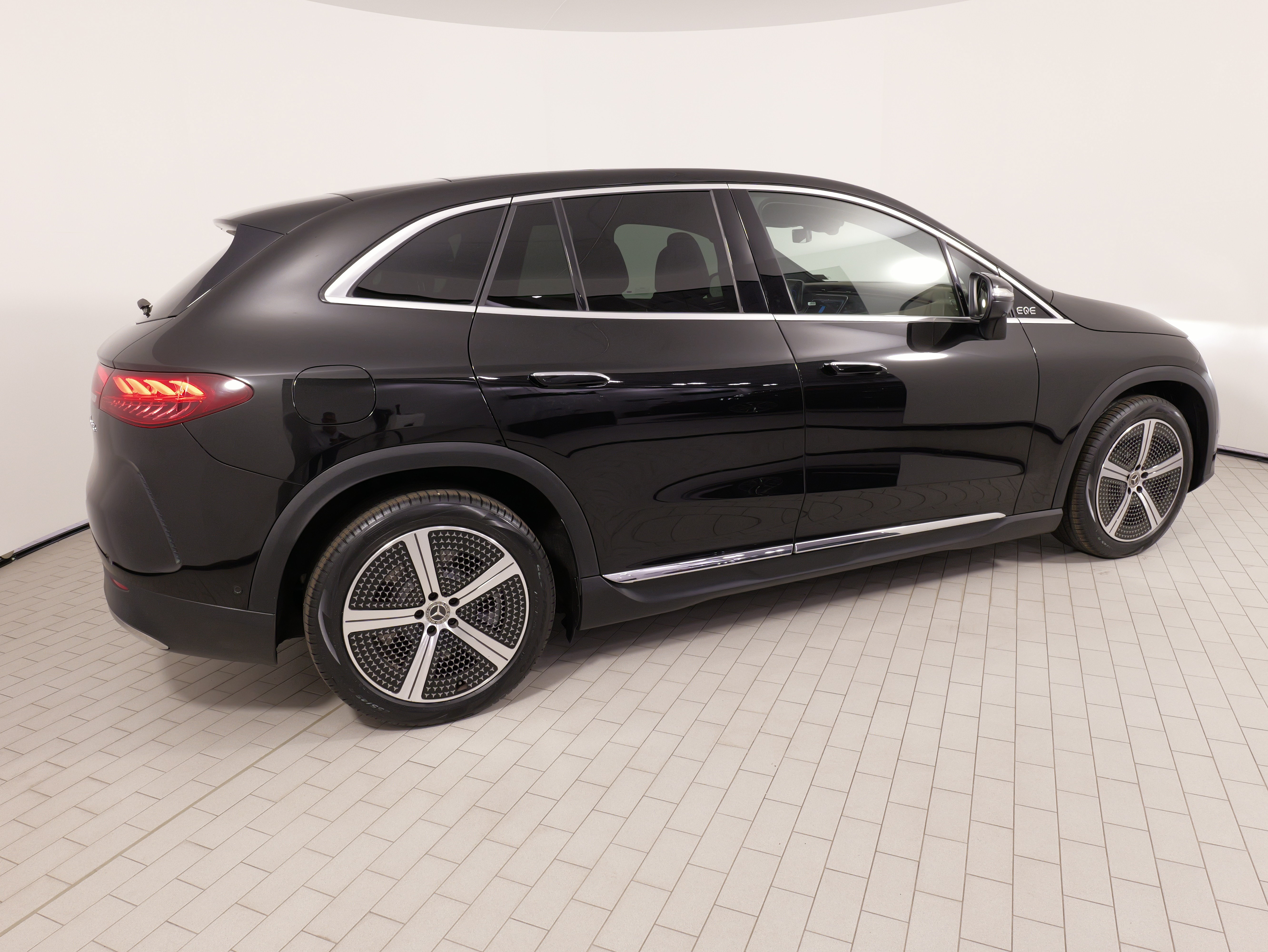 Used 2023 Mercedes-Benz EQE 350+ 4MATIC SUV image 10