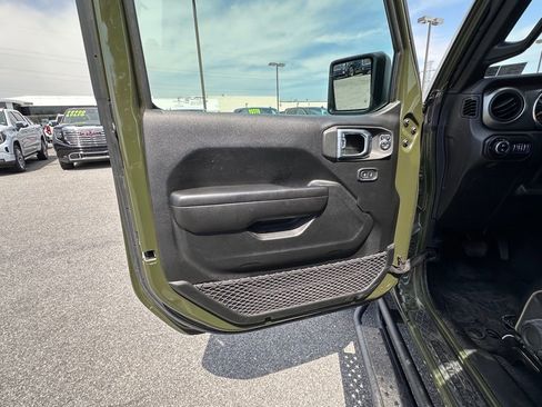 Used 2021 Jeep Gladiator Sport AWD/4WD image 23
