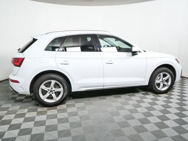 Used 2024 Audi Q5 2.0T Premium w/ Convenience Package AWD/4WD image 2