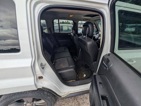 Used 2014 Jeep Patriot Latitude w/ Freedom Edition Package FWD image 27