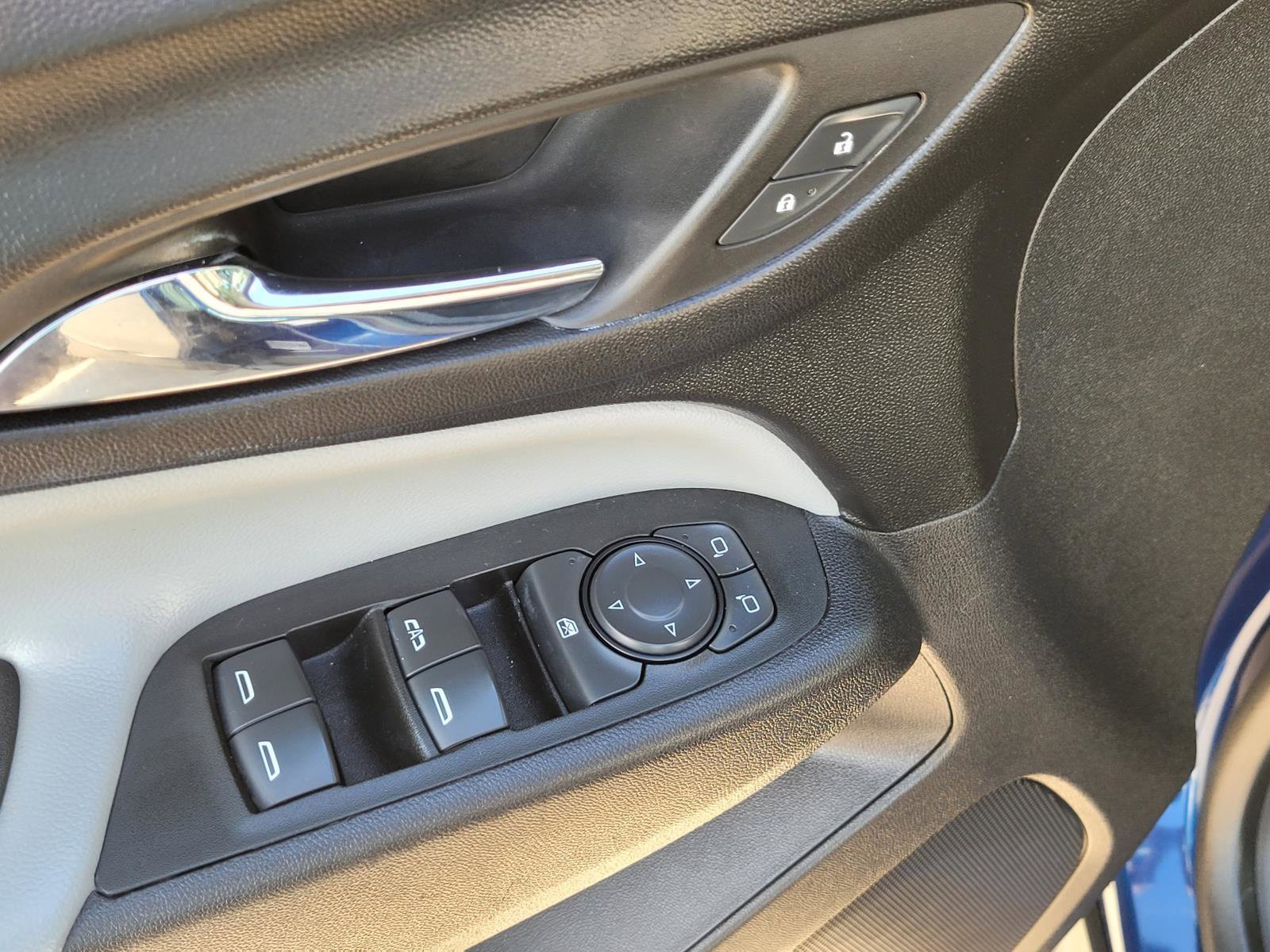 Used 2022 Chevrolet Equinox LT FWD image 22