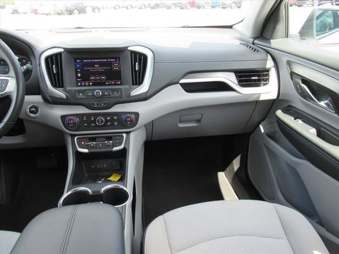 Used 2024 GMC Terrain SLE w/ Driver Convenience Package image 14