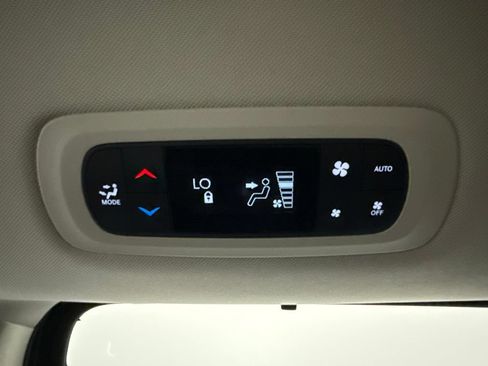 Used 2020 Chrysler Pacifica Touring-L Plus FWD image 27