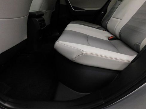 Used 2019 Toyota RAV4 Limited image 27