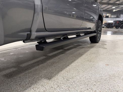 Used 2022 GMC Sierra 1500 AT4 w/ AT4 Preferred Package image 11