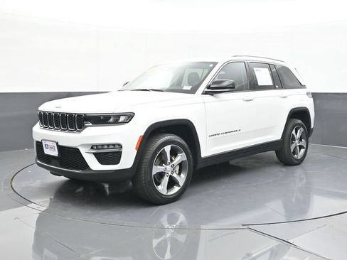 Used 2023 Jeep Grand Cherokee Limited AWD/4WD image 4