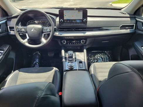 Used 2024 Mitsubishi Outlander SE AWD/4WD image 12