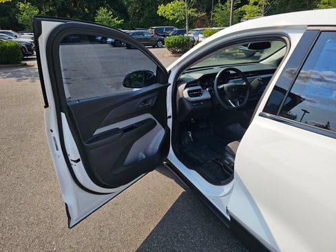 New 2027 Chevrolet Bolt LT w/ Comfort Package FWD image 18
