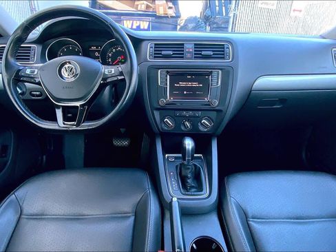 Used 2018 Volkswagen Jetta SE image 16