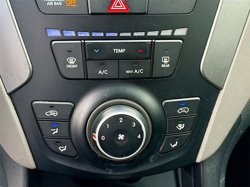 Used 2018 Hyundai Santa Fe Sport image 16