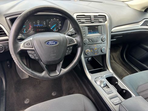 Used 2018 Ford Fusion SE FWD image 13