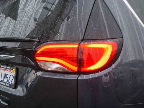 Used 2019 Chrysler Pacifica Limited w/ Advanced Safetytec Group image 8