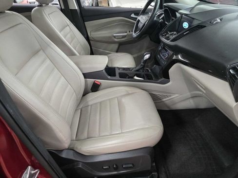Used 2019 Ford Escape Titanium AWD/4WD image 14