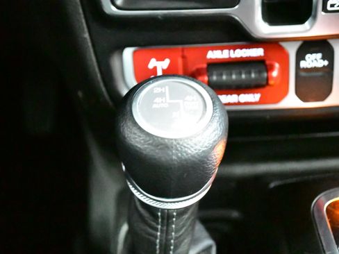 Used 2024 Jeep Wrangler Unlimited AWD/4WD image 29