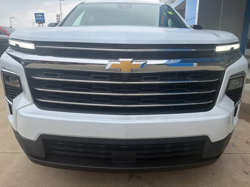 Used 2026 Chevrolet Traverse LT w/ LPO, Floor Liner Package FWD image 11