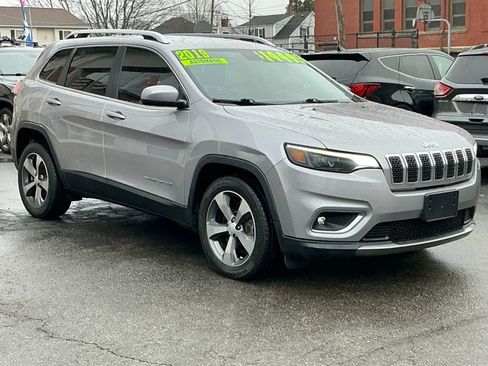 Used 2019 Jeep Cherokee Limited image 3