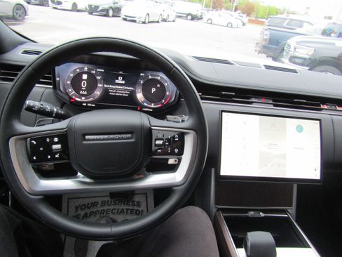 Used 2025 Land Rover Range Rover SE AWD/4WD image 16