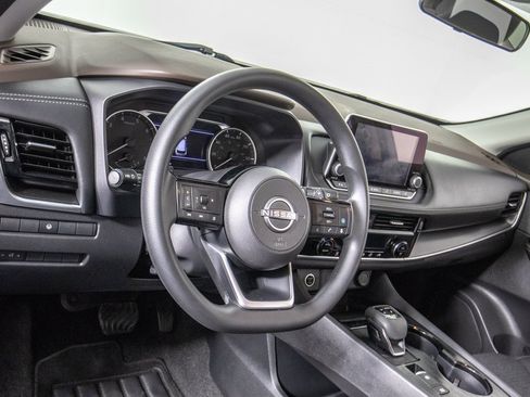 Used 2022 Nissan Rogue SV image 17