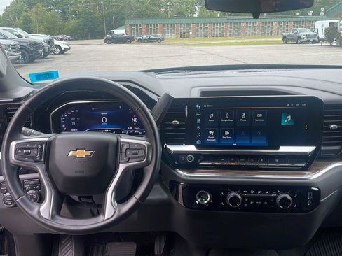 Used 2024 Chevrolet Silverado 1500 LT AWD/4WD image 12