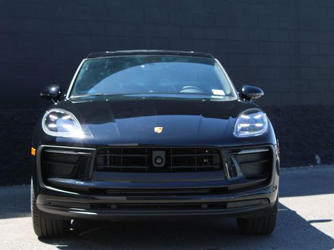 New 2025 Porsche Macan image 6